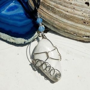 Elegant White Howlite Crystal Pendant Necklace